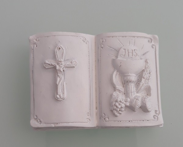 LIVRO COM CRUZ E CÁLICE 5.5X3.8 CM