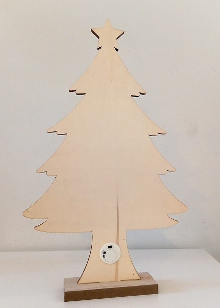 arvore em madeira com luz 2